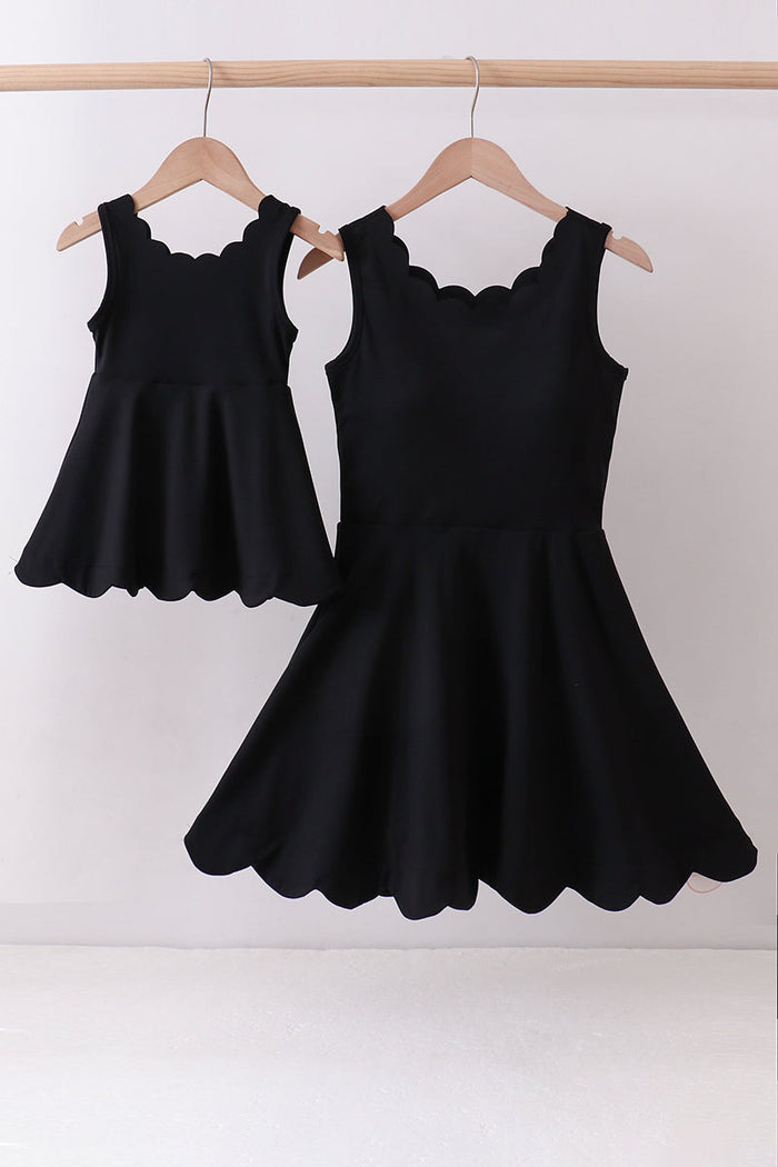 Black scalloped active mom&me dress