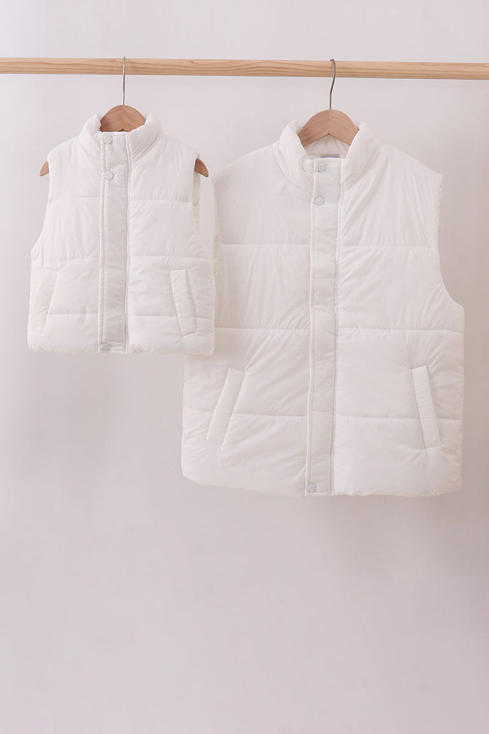 White mom&me puffer vest